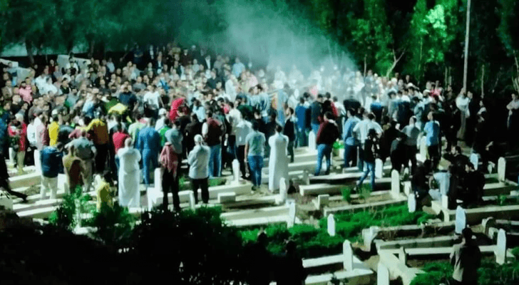 تشييع جثامين شابين قضيا في حريق مطعم في عمان