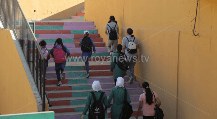 طلبة مدرسة