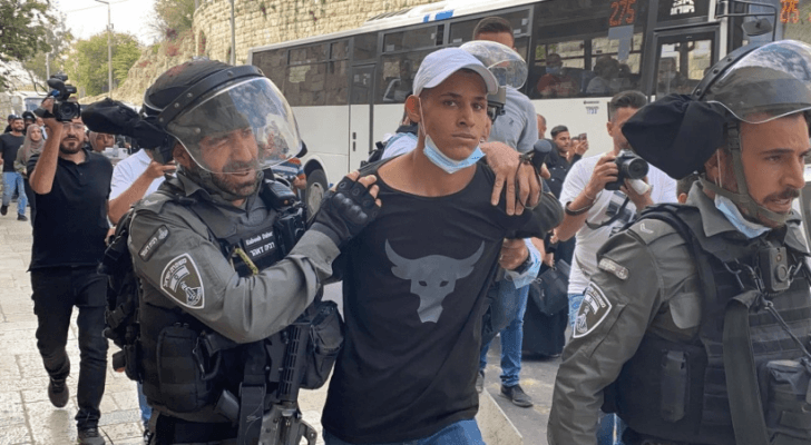 قوات الاحتلال الإسرائيلي تعتقل شابا فلسطينيا في القدس المحتلة