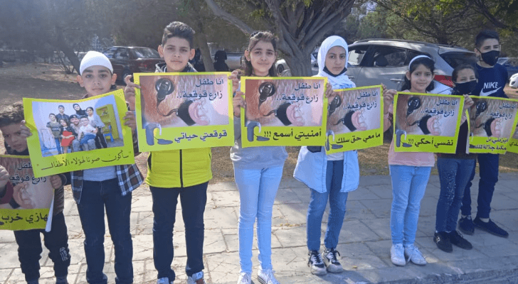 وقفة لأهالي زارعي القوقعة أمام المدينة الطبية في عمان