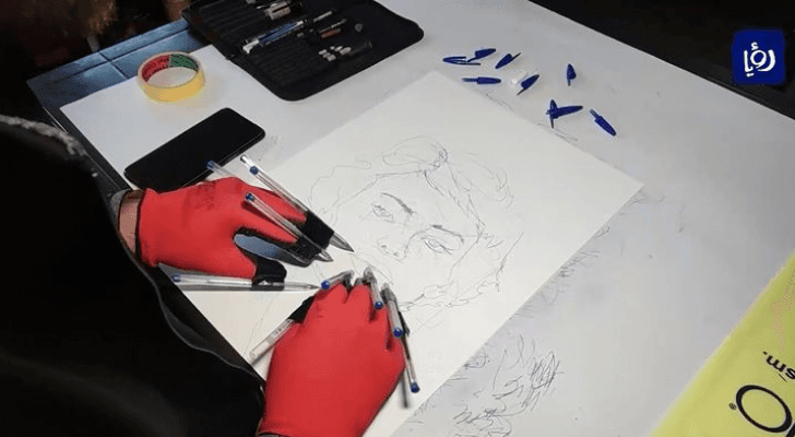 الفنان عبد الرحمن سوالمة.. الرسم بالأصابع العشر