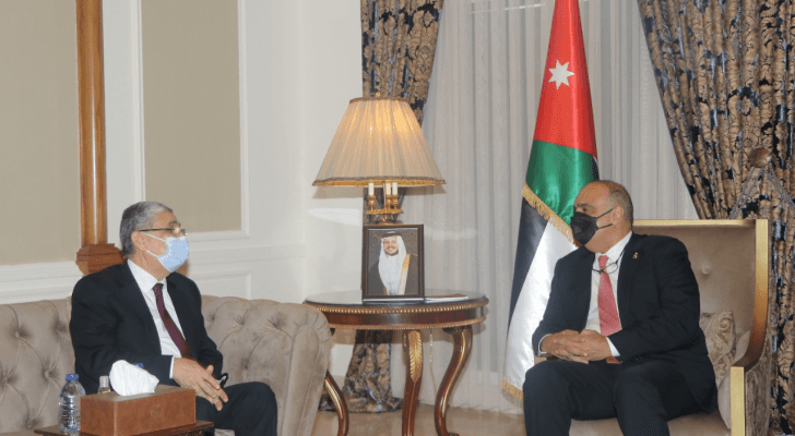 الخصاونة يلتقي وزير الكهرباء والطاقة المتجددة في جمهورية مصر العربية