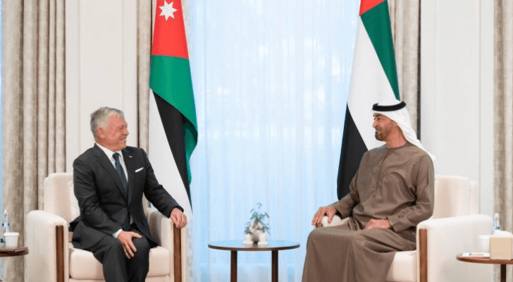 جلالة الملك عبد الله الثاني (يسار) ومحمد بن زايد (يمين)