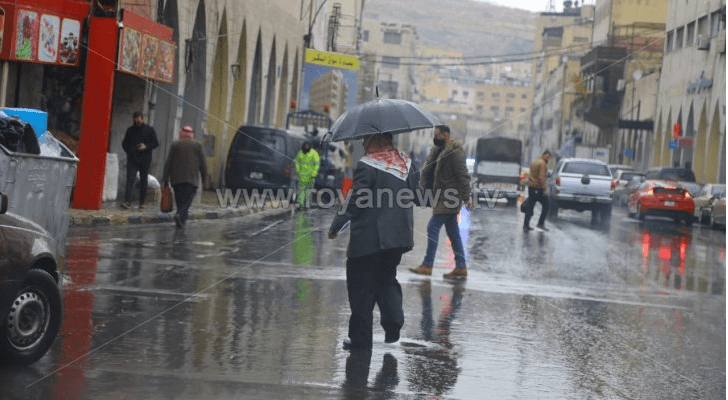 رجل مسن في إحدى شوارع العاصمة عمان