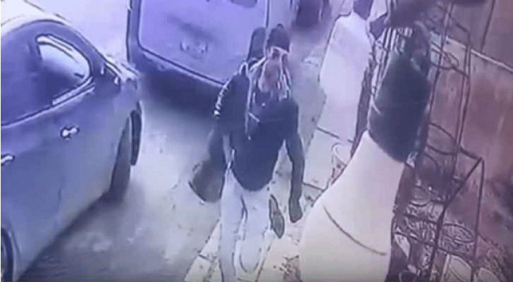 صورة الشخص الذي سطى على البنك