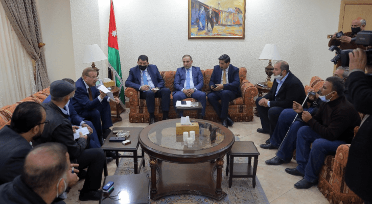 الدغمي يلتقي معتصمي "لافارج" ويدعو لإيجاد حلول فورية لمطالبهم