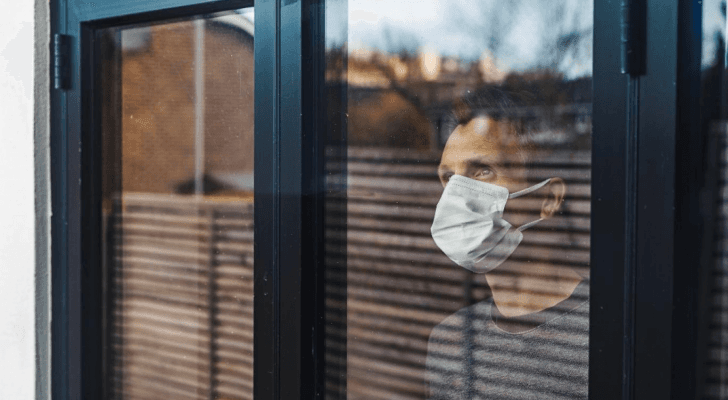 ضبط 7 أشخاص من مخالفي الحجر المنزلي في الزرقاء وجرش