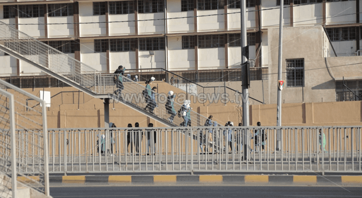طلبة مدرسة