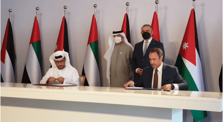 الرئيس التنفيذي لشركة تطوير العقبة حسين الصفدي (يمين) والرئيس التنفيذي لمجموعة موانئ أبو ظبي محمد الشامسي (يسار)