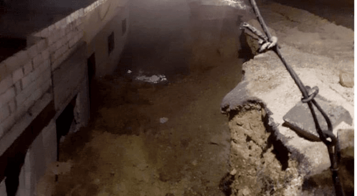 انهيار شارع في عنجرة بسبب غزارة الأمطار