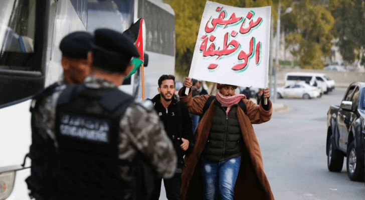 عاطلون عن العمل