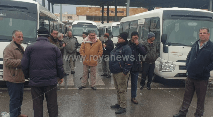 صورة لسائقي الحافلات المضربين