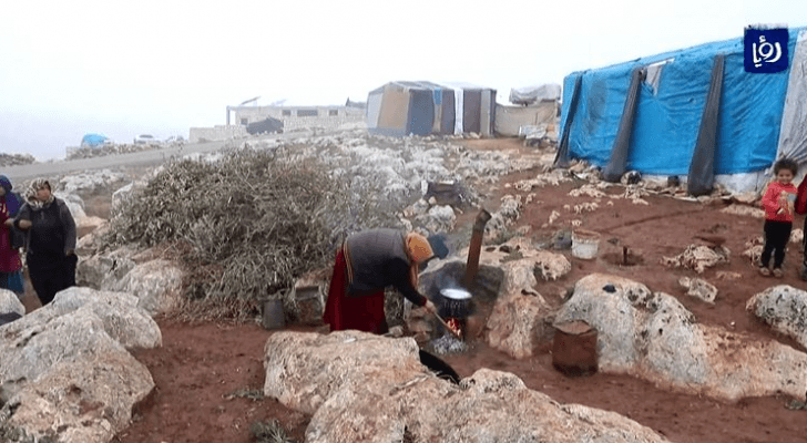 رحلة البحث عن الدفء المفقود في مخيمات النازحين