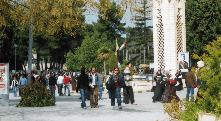 طلبة جامعات