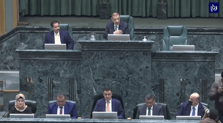 النواب يعقدون اول جلساتهم بعد المشاجرة