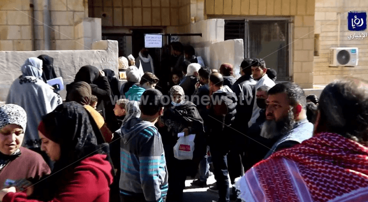 "رؤيا" ترصد اكتظاظا أمام مديرية تنمية ومركز صحي شرق عمان