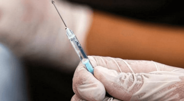 بعد عام على الحملة الوطنية للتطعيم.. "إدراة الازمات" يشدد على أهمية تلقي المطاعيم