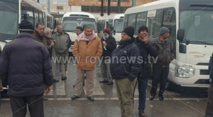 عاملون في القطاع العام