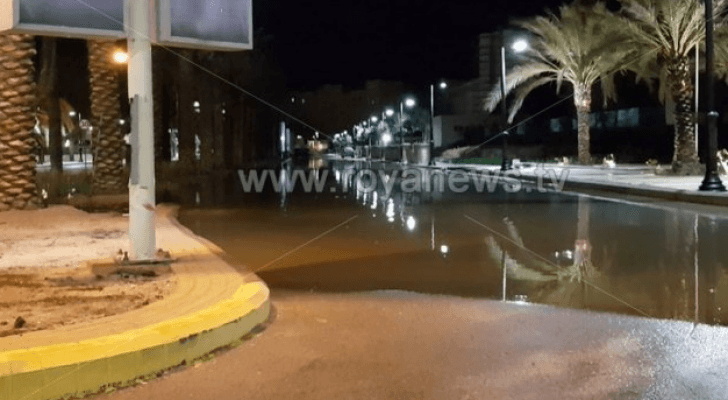 أمطار في أحد شوارع العقبة