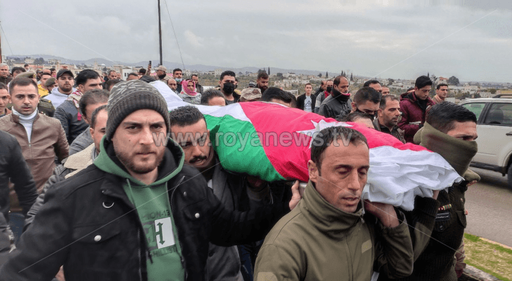 الأردنيون يشيعون جثمان الشهيد النقيب محمد الخضيرات إلى مثواه الأخير في دير السعنة