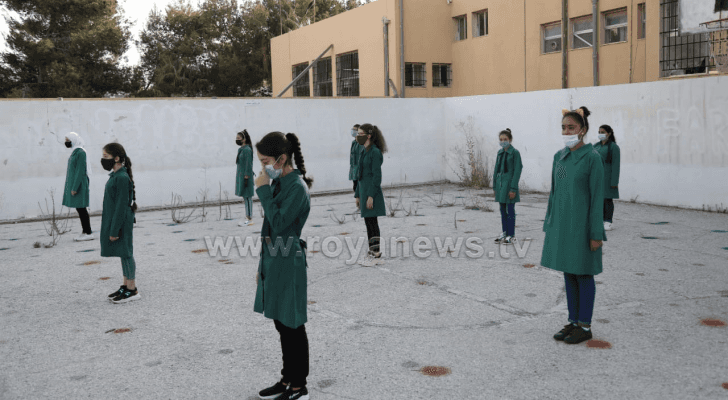 طالبات في إحدى المدارس الحكومية