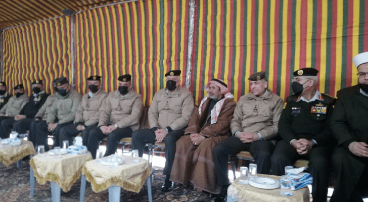 رئيس هيئة الأركان المشتركة يقدم واجب العزاء لذوي الشهيد المشاقبة