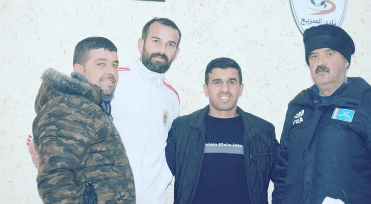 صورة من حفل التوقيع