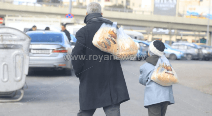 مواطنون قبل المنخفض