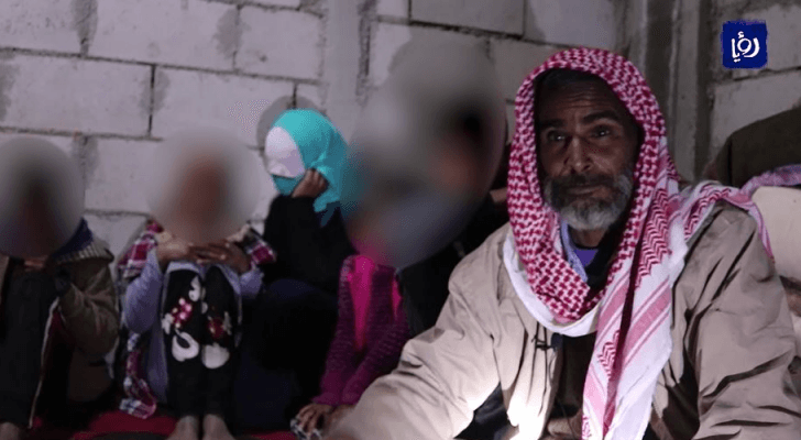 الفقر والبرد يفتكان بحربي أبو جخيدم وأطفاله