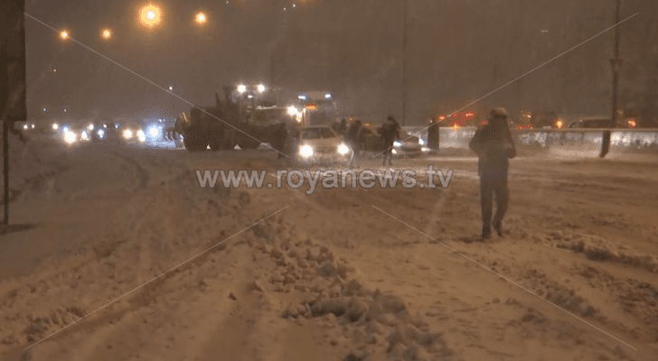 الثلوج على طريق المطار الأربعاء