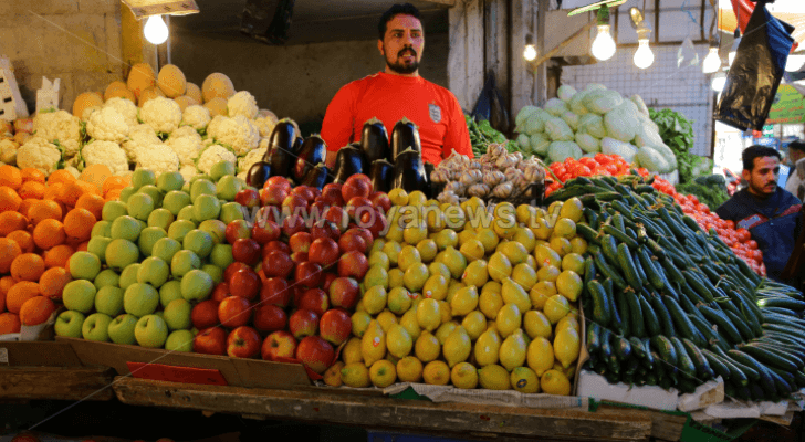 أصناف من الخضار والفواكه