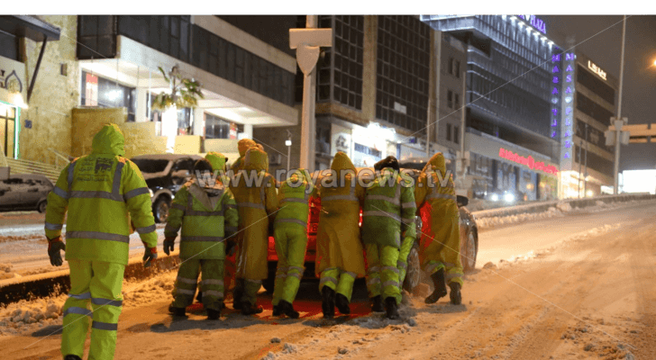 عمال الوطن في أحد شوارع العاصمة عمان