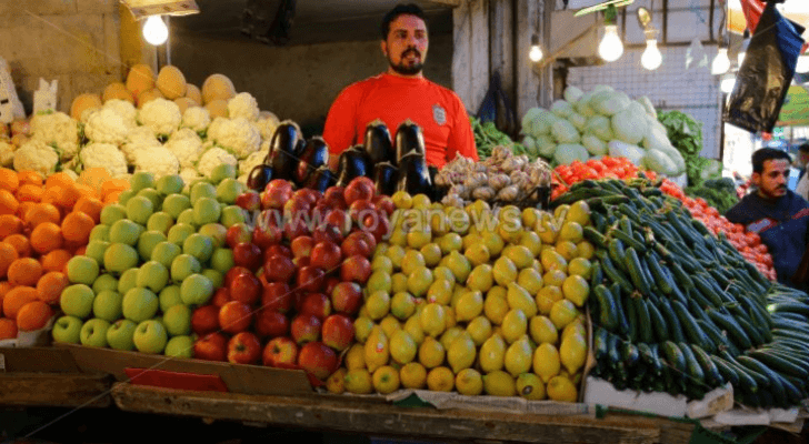 أصناف من الخضار والفواكه