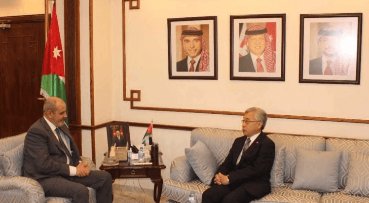 وزير الصناعة والتجارة خلال لقائه بالسفير الياباني