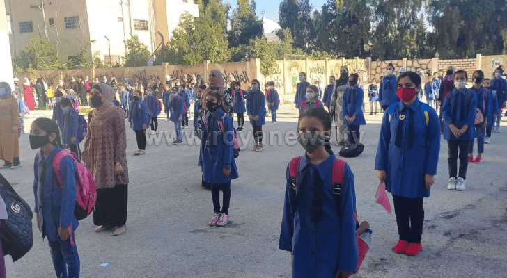 طالبات في الطابور الصباحي - ارشيفية