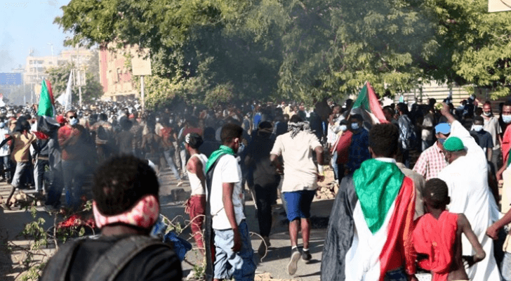 متظاهرون سودانيون