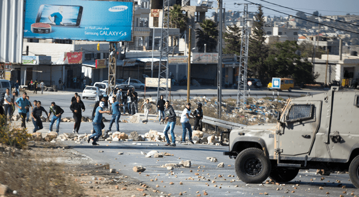 فلسطينيون خلال مواجهة الاحتلال - أرشيفية