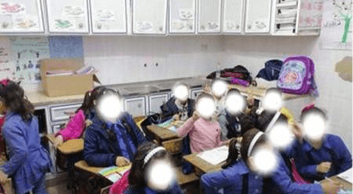 تربية جرش توضح بشأن صورة تحوي "خزائن" داخل غرفة صفية