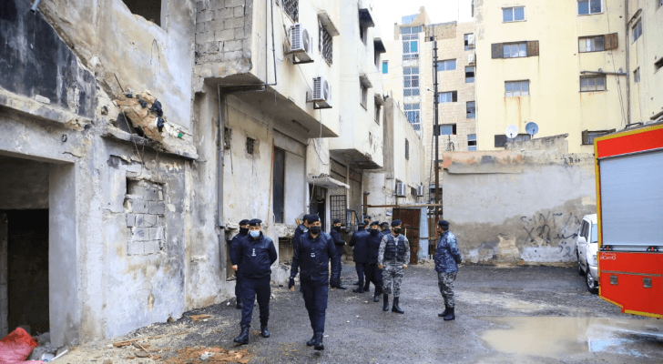 وفاة شخص وإصابة آخر بحريق مستودع في وسط البلد