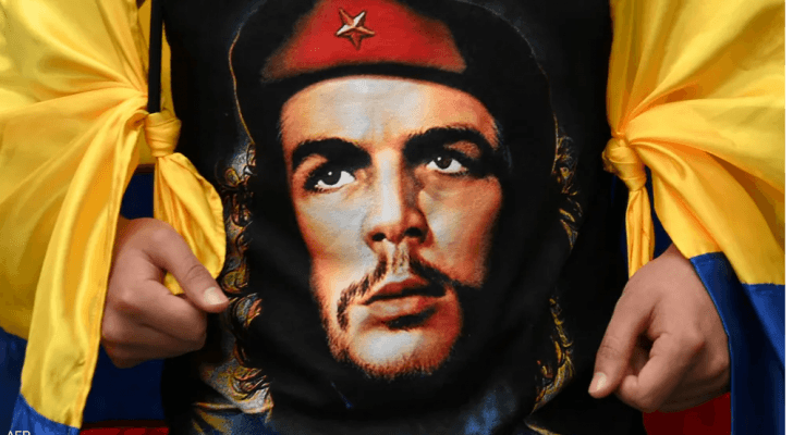 قميص عليه صورة تشي جيفارا