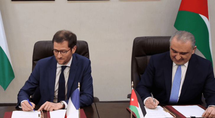 خلال توقيع الاتفاقية