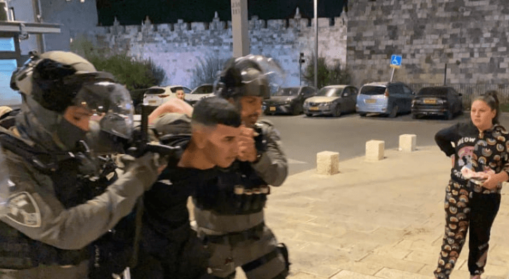 اعتقال 8 مقدسيين وقمع متواصل في باب العامود