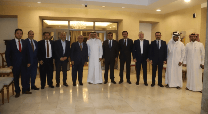 السفير القطري بعمان يقيم إفطارا لشخصيات وطنية