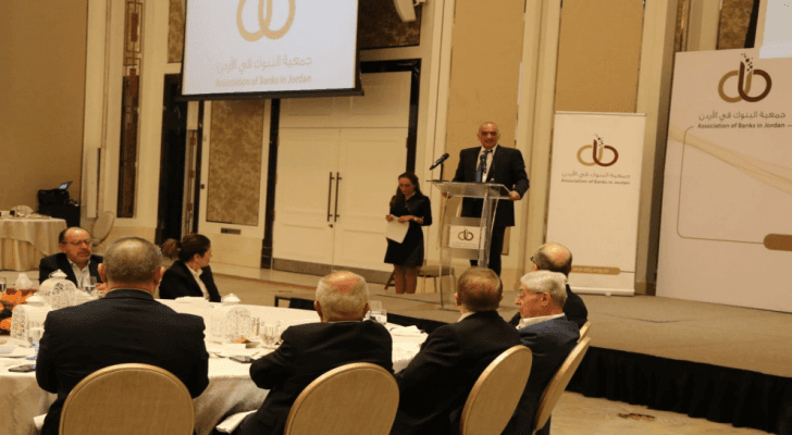 رئيس الوزراء بشر الخصاونة في رعايته حفل تكريم محافظ البنك المركزي السابق زياد فريز