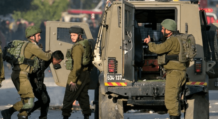 الاحتلال يعتقل فلسطينيا - أرشيفية
