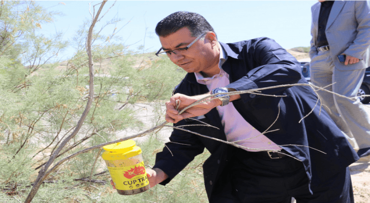وزير الزراعة يتفقد حملة مكافحة الذباب المنزلي في وادي الأردن والمغطس