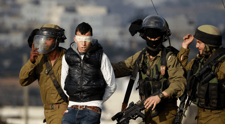 الاحتلال يعتقل فلسطينيا -أرشيفية