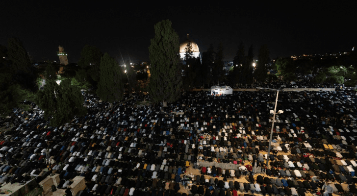 ربع مليون مصل يحيون ليلة القدر في الأقصى