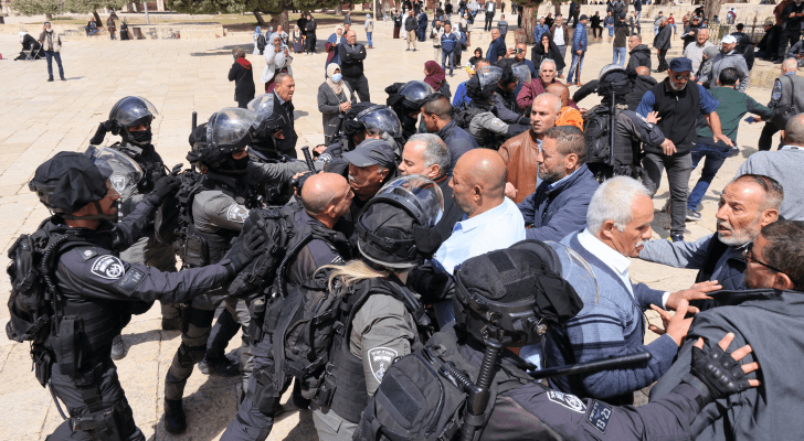 مواجهات بين المرابطين وشرطة الاحتلال في المسجد الأقصى