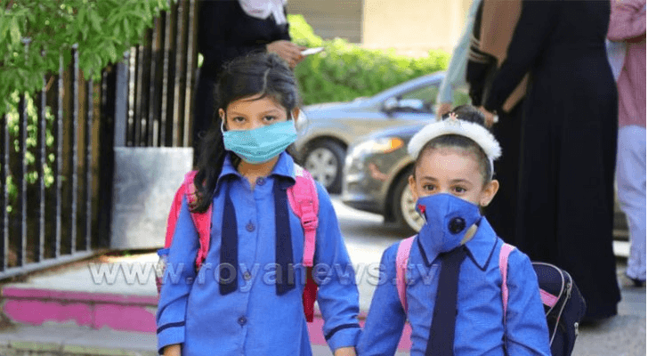 طالبات في المرحلة الابتدائية أثناء الطابور الصباحي